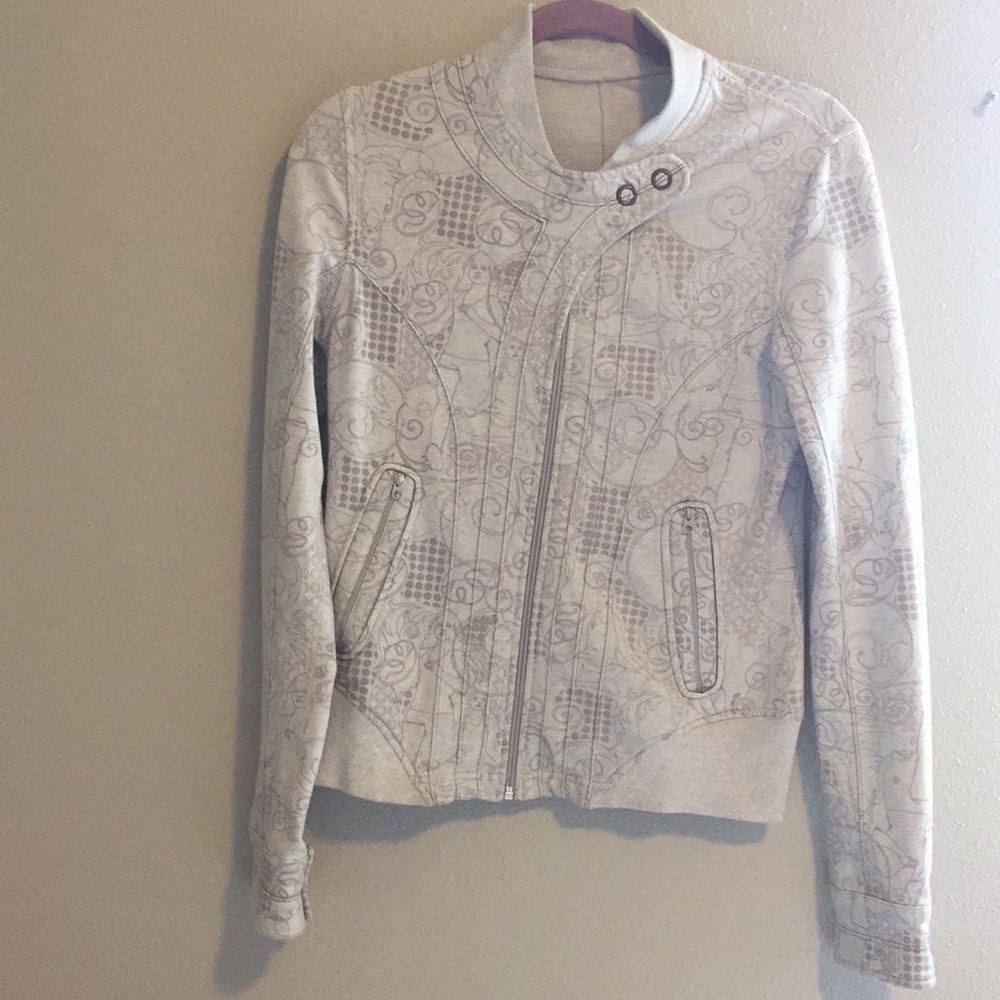 Lululemon asymmetrical sweatshirt size medium